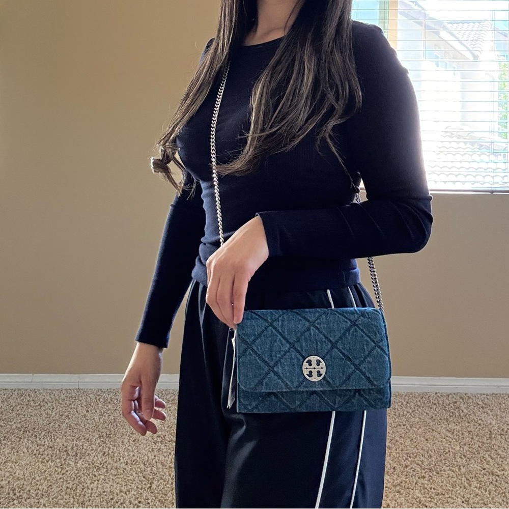 NWT , tory burch crossbody Stylish Blue Quilted Chain Bag - Picture 13 of 14